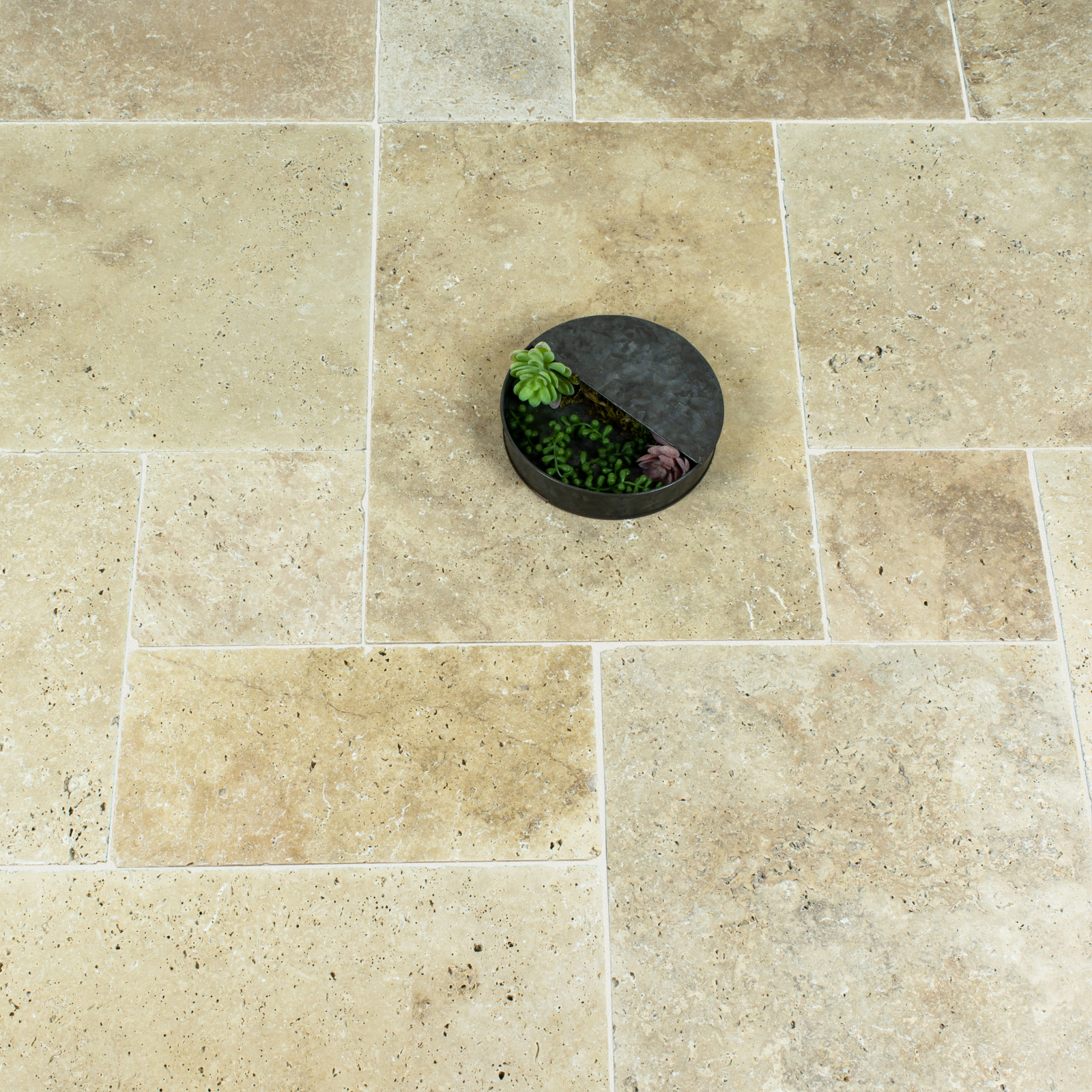 classic-blend-mix-travertine-paving-tumbled-unfilled